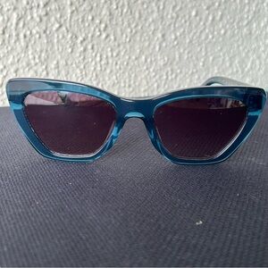 Diff women sunglasses make a difference blue used in good condition